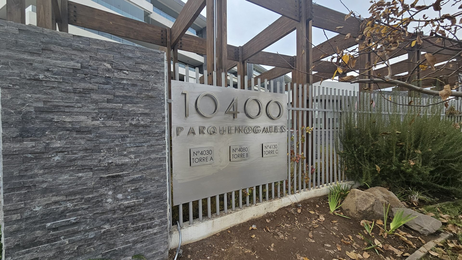 Letrero exterior Parque Nogales fabricado e instalado por XArte